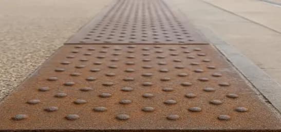 Gietijzeren tactiele plaat – Corten afwerking