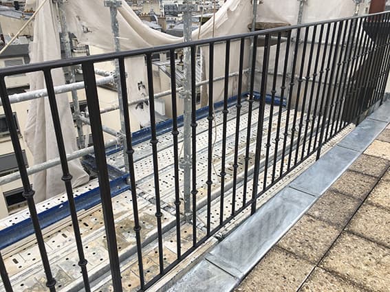 Balustrade, sierlijke leuning in gietijzer - Thumbnail 2
